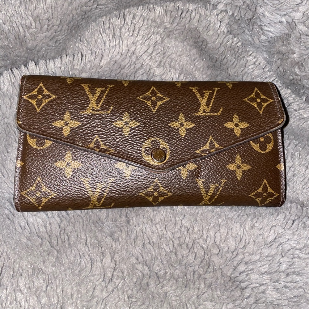 AUTHENTIC Louis Vuitton Sarah Wallet